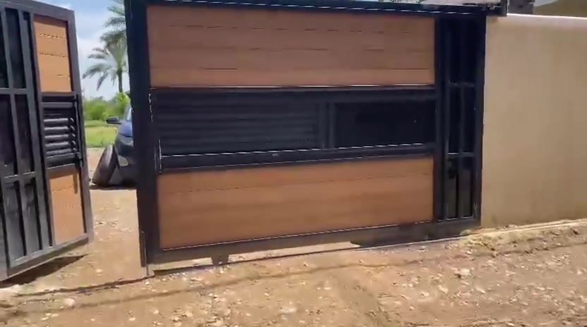 🏡 أرض للبيع - جسر ديالى القديم (التويثة)
 المساحة الكلية: نصف دونم (من ضمنها قطعة بمساحة 80 متر).
 الأبعاد: الواجهة 16 متر | النزال 75 متر.
 النوع القانوني: طابو صرف (سند 25).
 الخدمات: متوفرة كافّة الخدمات الأساسية في المنطقة.
📞 للاستفسار والتواصل@:
للمزيد من التفاصيل أو لمعاينة الموقع، يرجى التواصل عبر الواتساب (متواجد دائماً):
👉 ***********
هل ترغب في إضافة تفاصيل أخرى للإعلان، مثل السعر (المجموع أو سعر المتر) أو طبيعة المنطقة المحيطة؟
