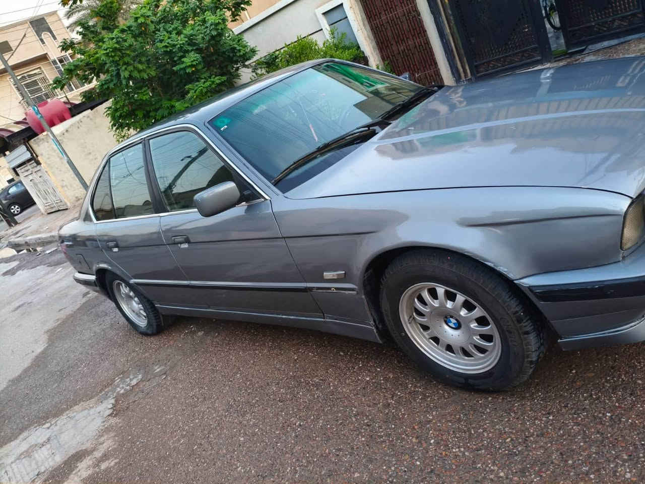 السلام عليكم
للبيع او المراوس 

BMW 525 مفتوح 
موديل 90 
كير ومحرك وتبريد وصدر امامي وخلفي كامل  
فقط نقص شيال الكاردن والبور بيهن عطل 

السيارة جاهزة وخير من الله فقط ذني نقص الي ذكرتهن 

 السعر : 58$ وبيها مجال بسيط 

مكان السيارة : بغداد/ حي العامل 

رقم الهاتف :  ***********

