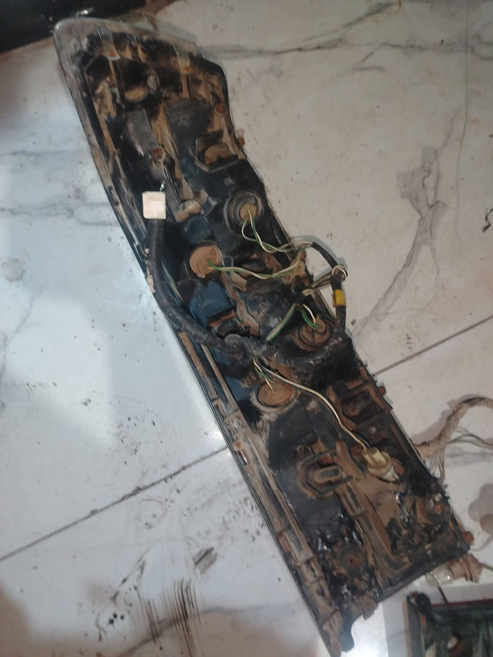 بك لايت بطه فصل لبيع مكان بصره حي بغداد شارع المكاتب سعر ٧٥ الف ***********
