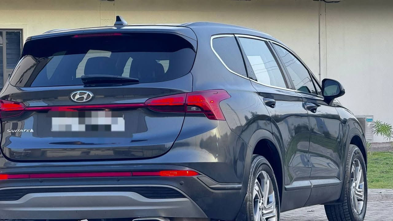 السلام عليكم جميعا.سنتافي 2023رقم اربيل بسمي وارد امريكا جديدة جدا بالنايلون  شرط ضرر تبديل باب السكن بدون إرباك البجم شرط كبس السعر 200اتصال ***********
