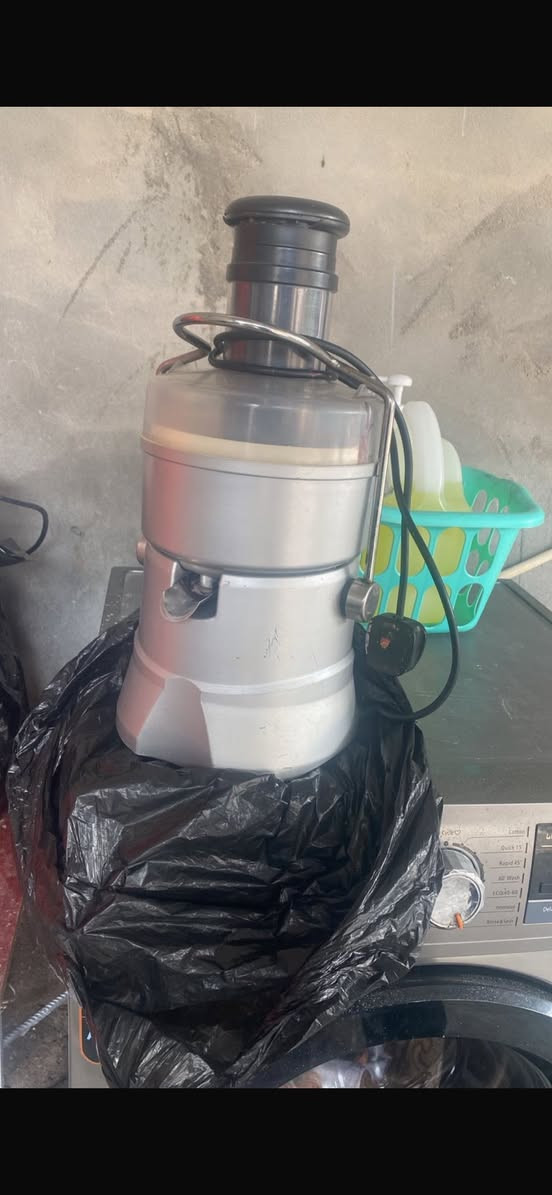 طباخ عينين حراره8000.    (ماكرويف جديدما مستخدم(معصاره (ترمز جاي حديث كلمن وسعره ***********وتساب مازنجر متواجد
