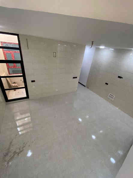 #للبيع 🛑🛑🛑
دار بمساحة  100م طابقين واجهه 6 وربع ونزال 16 
محتوياتة: 3 غرف نوم + أستقبال + مطبخ +2 صحيات 
حديث فول مواصفات من الداخل 
جميع الخدمات موجودة ماء+ كهرباء+ مجاري+ تبليط
 عرض الشارع 10 متر
السعر مناسب 🔥🔥
 العنوان 📍: الدورة / حي دجلة النسيم 
للاستفسار والتواصل: *********** او ***********
