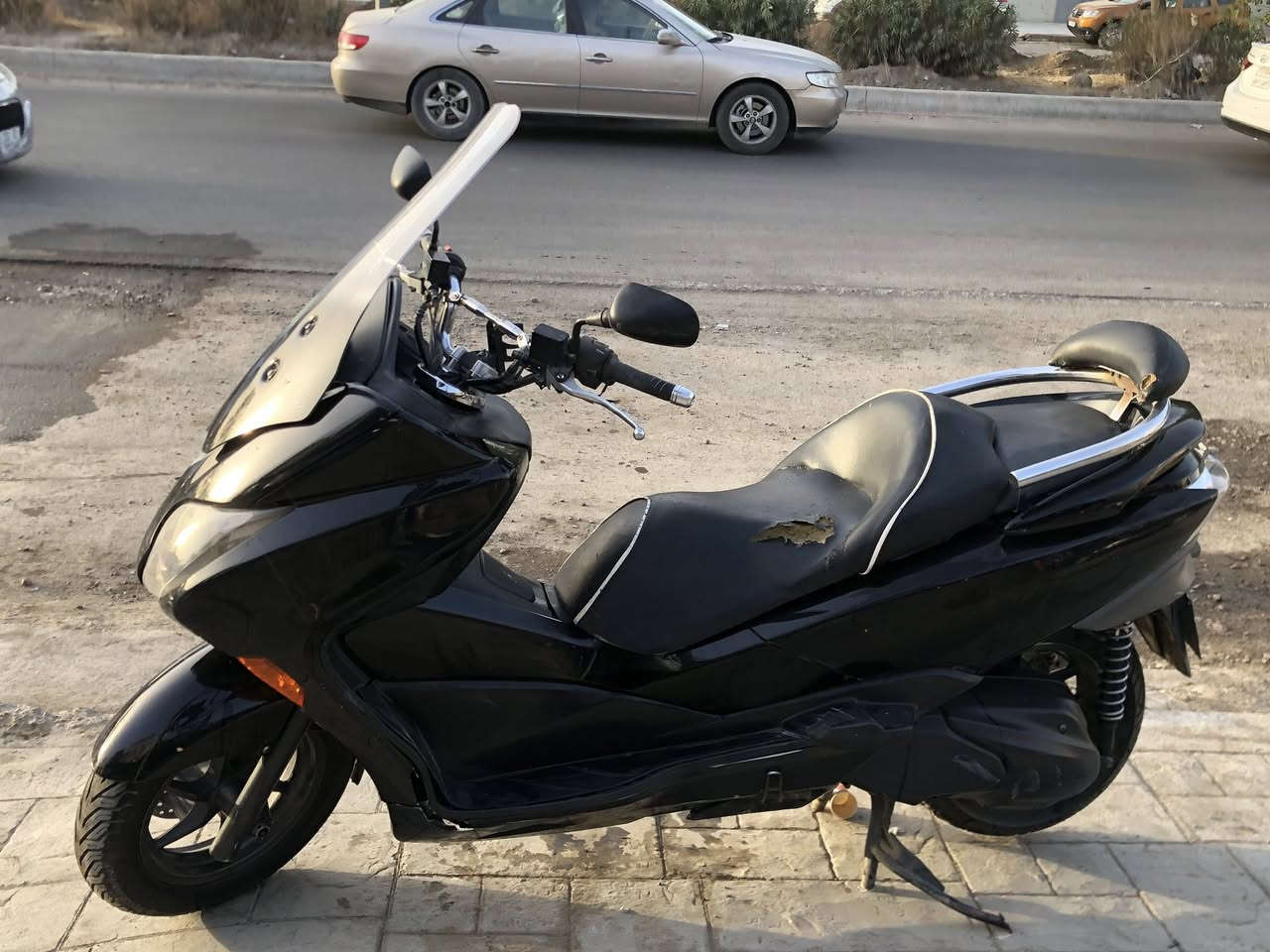 السلام عليكم ورحمت الله وتعالى دراجه فورزا (٠/١٠) كامله مكمله اي نقص مابيه الدراجه كفاله من كلشي ً بس بيه نضوح دهن قليل كلش الدراجه بلاديه مامفتوحه كفرات كلهن بلاديه ومختمات كهربائيات كامله بختصار مابيه اي نقص اوراقه كامله 
المكان الشعب حي ؤر نادي النفط 
السعر واحد وتلثميه وخمسين (١٣٥٠) وبيه مجال للطيبين 
رقم الهاتف ***********
