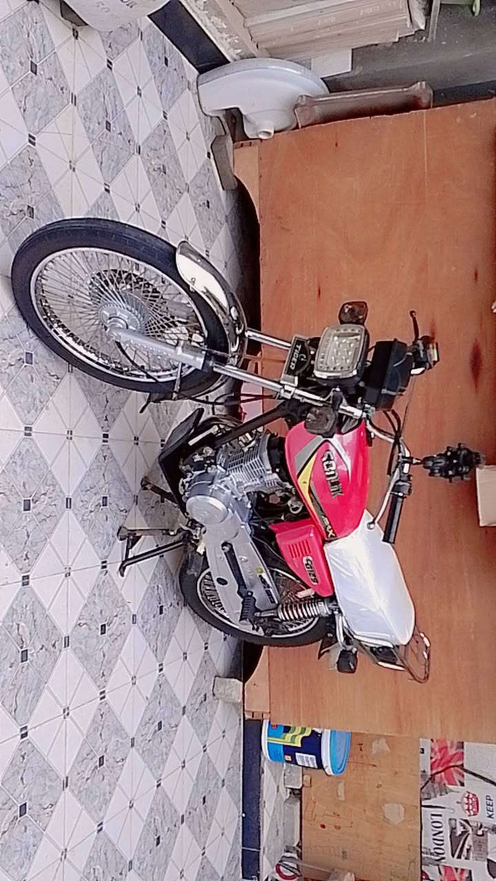 دراجه تايكر للبيع 23 مكانه دوانيه دراجه حلوه وجاهزه ونضيفه ما. متواجد عل فيس ولا عل نت ماعدك رصيد رمشلي واني اخابرك سعره 630 وبيه مجال الطيبين رقمي ***********
