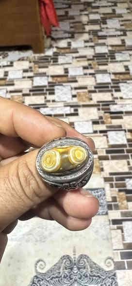 السلام عليكم 
حجره داوودي للبيع
السعر 125 و بيها مجال 
الشراي يتصل عنواني البصره شط العرب توصيل ماعندي
***********
