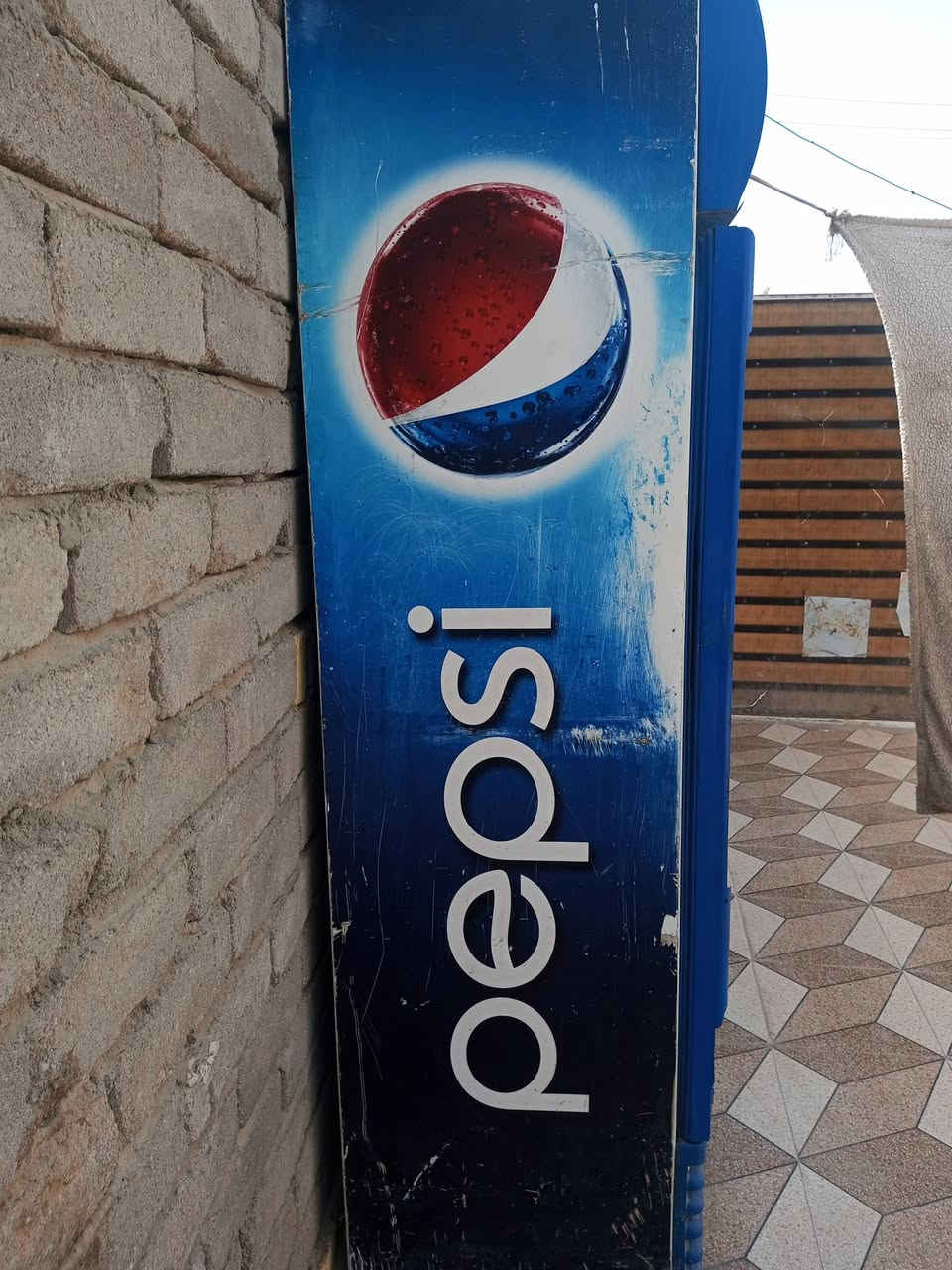 السلام عليكم شباب براد حجم كبير للبيع شرط الشغل سعر 350 وبي مجال ***********
