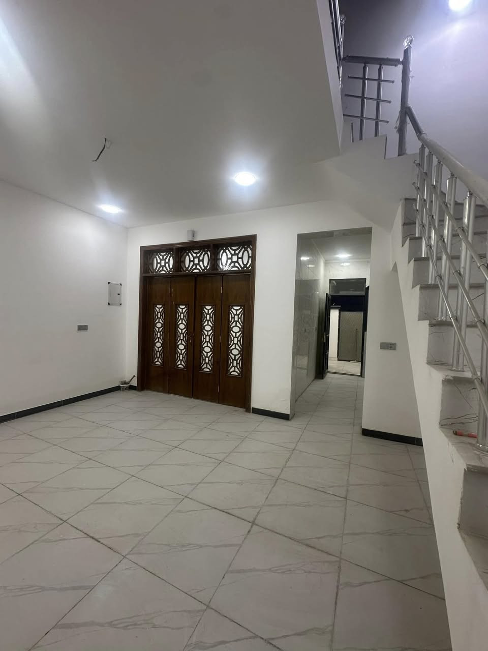 دار للبيع  في مدينه الحريه البستان المساحه ٩٠متر الواجهه ٦ نزال ١٥ يحتوي على استقبال ومطبخ وحولي وغرفه نوم وخدماته والطابق الثاني غرفتين نوم وحولي وخدماته الاستفسار على رقم *********** والتوفيق للجميع#
