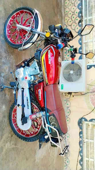 سلام عليكم دراجه سيفان موديل 25 مكفولة كفالة عامه اوراق سكنر محرك 200 الدراجه خير من الله مابيه اي نقص السعر 800 وبيه مجال الشراي يتصل ***********
