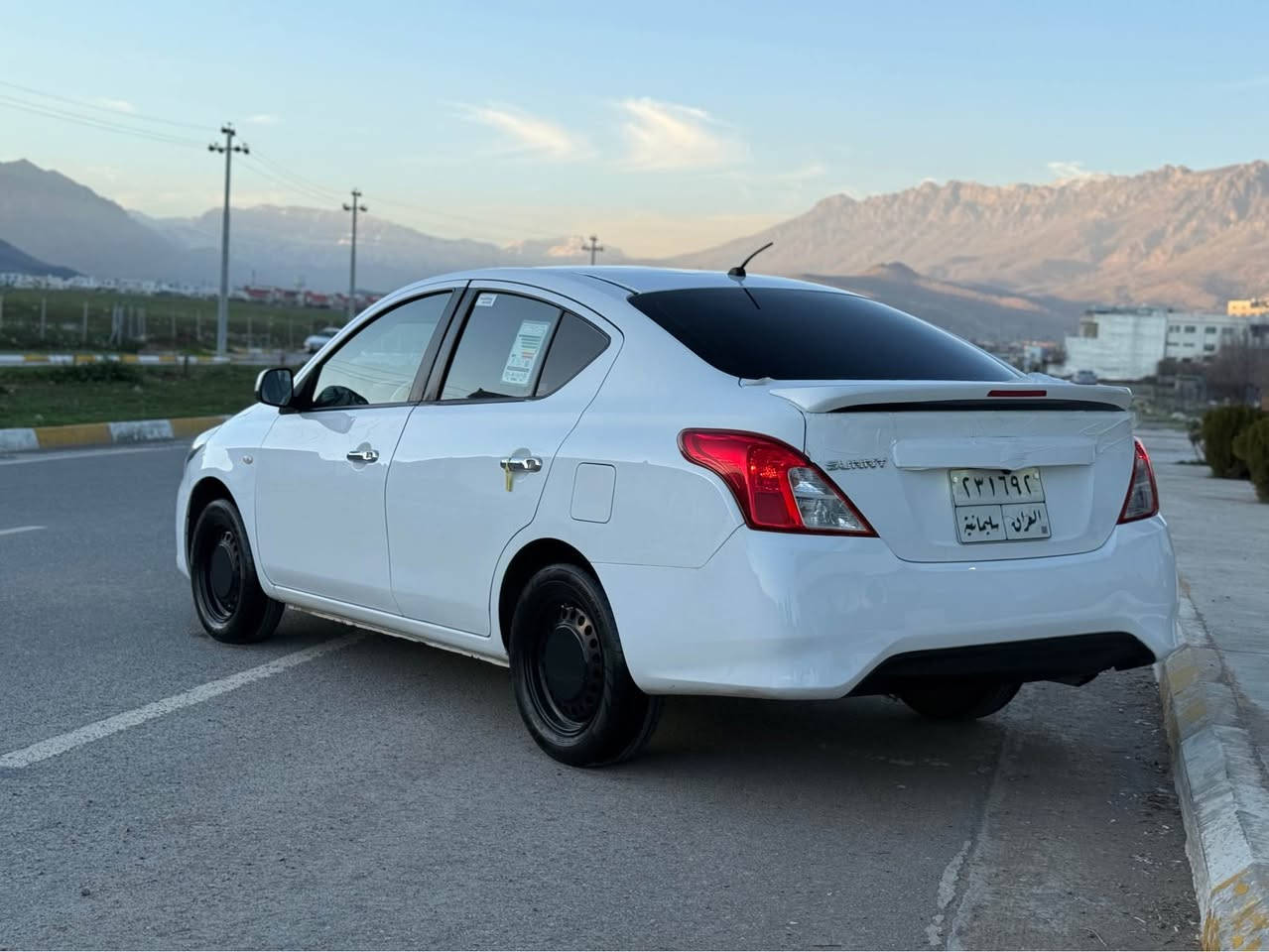 ***********

نیسان لاکیشمیبای ٢٠١٦ بۆ فرۆشتن
سەیارەکە حیزام بۆیاغە کەمێک پێشی پێوەیەتی…
٤ تایەی لۆکی لە ژێرە 
شاشە ئایپاد و کامێرە
دەسک نیکل
دەبڵ گێچ 
سەیارەکە زۆر جوان و خاوێنە.
نرخ:٨٤ گەڵا

*********** رانية, السليمانية
