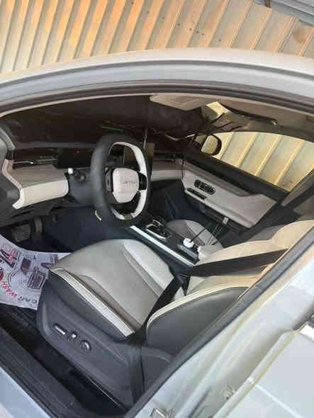 جيتور داشنك مديل 25 
لون سمنتي 
رقم بغداد الدولي الجديد 
ماشيه 11 
وارد خليجي
محرك 1500 تيربول
فول موصفات 
بانوراما
مكفوله عدا بعض ملحضات كما موضح بصوره
وطبعا اكيد بعدها بالضمان
بيها طخه بل جنطه جدآ بسيطه 
السياره فول نضيفه مال موظفه سياقتها ضعيفه

واتساب واتساب ***********
