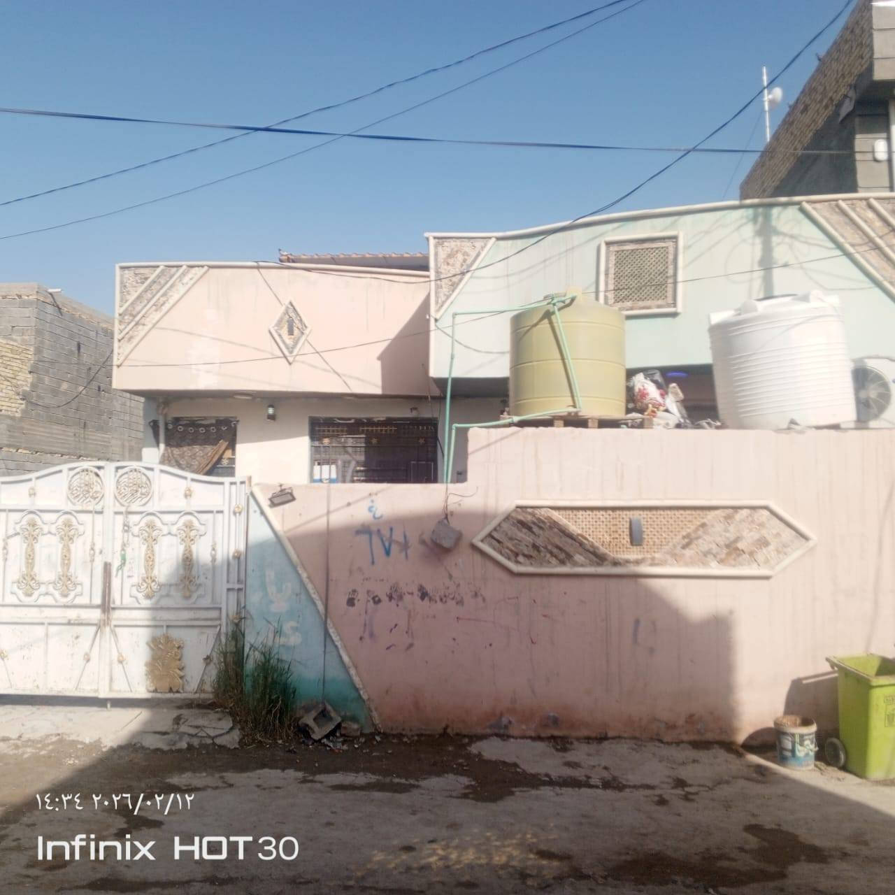 السلام عليكم عندي دار للبيع المساحه الكليه 200 متر طابو زراعي سند 25 تحويل مباشر باسم المشتري متوفره كل الخدمات الورديه سيف سعد قرب معمل ابو كيره بيت حديث وجديد بناء بلوك غرفتين نوم ومطبخ وصاله وهول مجمع صحيات السعر 63 وبي مجال الاستفسار مراجعه مكتب عقارات الحسام اتصل على رقم الاستفسار ***********
