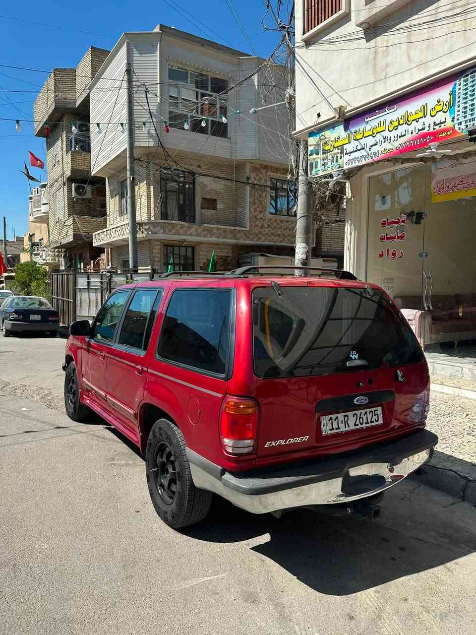 السلام عليكم
فورد اكسبلورر 1998 
رقم بغداد باسمي سنويه وهزه جديد 
كير جيد جداً 
محرك جيد جداً 
تبريد شغال 
صدر نضيف 
كهربائيات كلها شغاله 
سياره جاهزه 
ماشيه 247 الف 
بلادية السياره صبغ بس البنيد 
غرفتها جديده كشرها كلش حلو 
السعر 57 وبيها مجال بسيط 
‭‭***********‬
