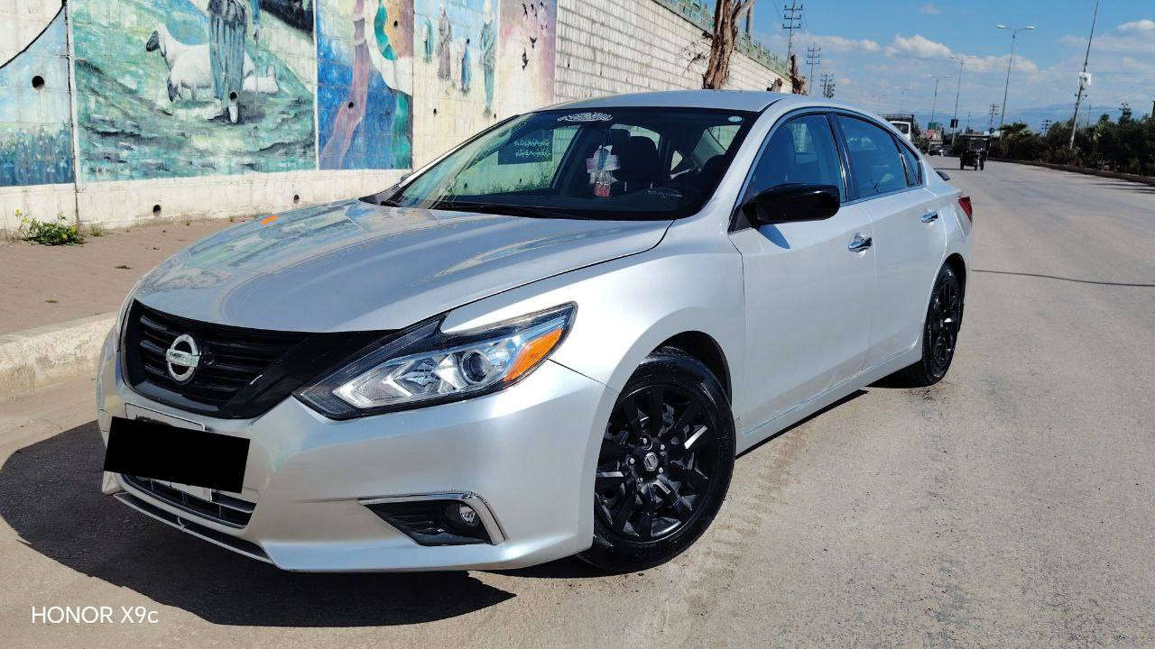 نیسان ئەڵتیما مۆدێل 2016 مواصفات s ئەمریکی
تەنها یەک چملغ بۆیاخی امریکایە بێ ناوگرتن
سەیارەکە بەخاوێنی ماوەتەوە تەنهه132هەزار ڕۆشتووە و بەصمەیە
شاشە زینون و کامێرای دواوەی هەیە 
نرخ 115$معاملە
کشن سایق کارەبایی
بەشەرتی گێڕومەکینەو بێ تەقەوڕەقە
کەمێک نەرمە تەرزەی هەیە
سەنەوی بەسەرچووە

ژمارەی پەیوەندی *********** السليمانية, العراق
