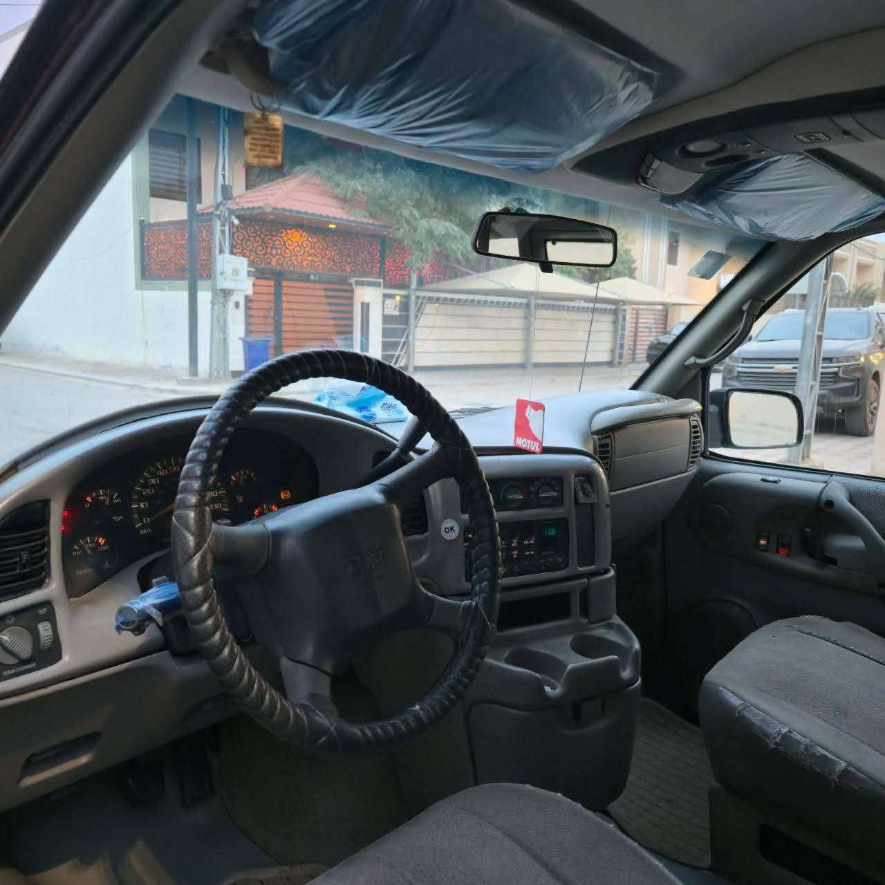 السلام عليكم شوفرليت استرو موديل 2001 رقم بغداد انكليزي اباسمي سياره جديده وحله من لصور مكينه وكير وكسل كفاله شرط حداديه 100/100 تأيرات جدد سياره كفاله بيه مكانات صبغ لباقي كله بلادي بدون حادث بدون تبديل كهرباءات 100/100من طول لطول سياره مال بيت جاهزه كلش كتلوك وسبير لشركه السعر 65 قفل *********** بي واتساب
