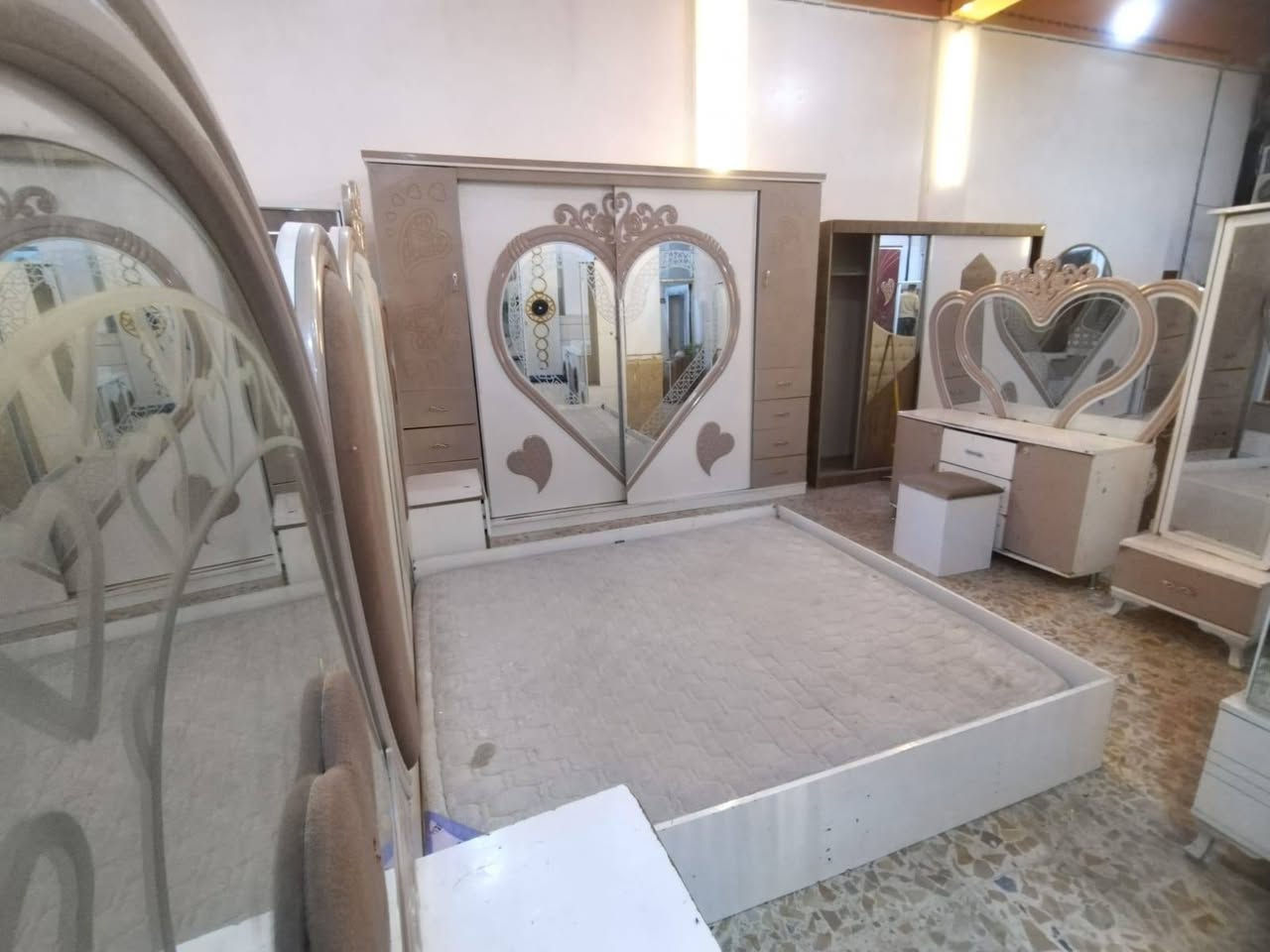 ٣٧٥ الف مع النقل والشد الطابق الأرضي داخل محافظة النجف الاشرف *********** ***********
