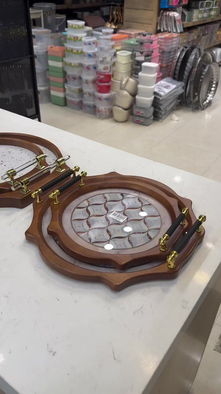 هـيـبـة المـرمـر.. بـلـمـسـة الـخـشـب الـدافـئـة! ✨🏛️
لأصحاب الذوق الثقيل والتقديم اللي يرفع الراس، وفرنا لكم صواني الخشب المرمري الفاخرة.. قطعة ديكور قبل ما تكون صينية تقديم!
ليش لازم تكون ببيتك؟
• ثقل وفخامة: خشب أصلي بوزن مثالي يمنحك شعور بالثبات والجودة العالية. 💎💪
• طلاء مرمري ساحر: نقشات رخامية تجنن تليق بأفخم العزايم والمناسبات. 🎨🏺
• مقاومة ومتانة: طلاء محمي وسهل التنظيف، يحافظ على لمعته وكشخته لسنوات. ✅
• لمسة مودرن: ترهيم مثالي بين الحداثة والأصالة يخلي ضيافتك حديث الكل. ☕🥐
خلي تقديمك يحجي عن ذوقك الرفيع! 😍
الـعـنـوان : حـي الـحـسـيـن _ شـارع حـسـيـنـيـة الـحـجـاري _قـرب مـاركـت الـخـطـيـب 😇
واتـسـاب : *********** 😍
يـتـوفـر تـوصـيـل لـجـمـيـع الـمـحـافـظـات 🤩
#فخامة_المرمر #صواني_خشبية #تقديمات_ملكية #ذوق_رفيع #كشخة_العيد #ديكور_VIP #حي_الحسين #العراق #أدوات_منزلية_فاخرة #أناقة_بلا_حدود #توصيل_سريع
