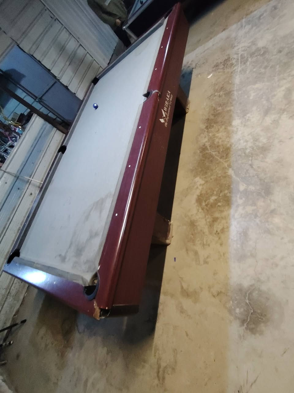 ميز للبيع ويركا نظيف جدا نقصه بس القماش مرمر نظيف 100٪
عنوان بابل المسيب ***********
