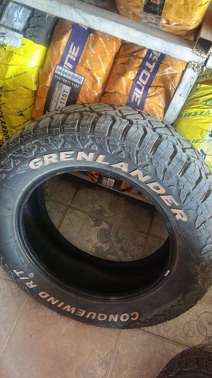 السلام عليكم للبيع اطارات حجم ..275/60/20 نقشة الجبلي نوعية صيني انتاج 25 كلش جديد الإطارات السعر 450 الف وبي مجال  العنوان محافظة واسط .. 

***********
