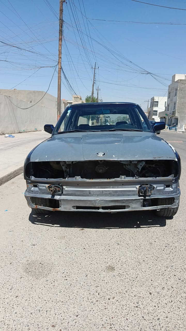 السلام عليكم بي ام زعره موديل 91 مكينه 25 مفتوح اكسل قفل السياره نشطه كليش رقم الماني انبار مشروع وطني تحويل ثاني يوم السعر 27 وبيها مجال قليل مكاني بغداد شهداء السيديه ***********
