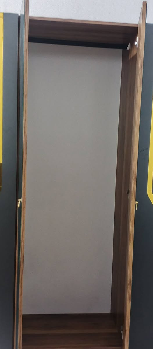 سلام عليكم
غرفه تركيه كامله 
ميز تواليت 
كنتور 3قطع
سعر 900وبيه مجال 
مكان بغداد


**إذا كنت صاحب هذا الإعلان وتريد حذفه لأي سبب، رجاءا أرسل رسالة إلى الدعم الفني**