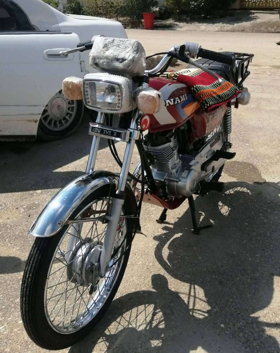 سلام عليكم شباب دراجة للبيع نامة شلامجة مديل (18) رقم وسنوية   مكفولة كفالة عامة مكينة انتنس مكاني ناصرية قضاء الصلاح شراي يتصل علئ رقم  ***********
