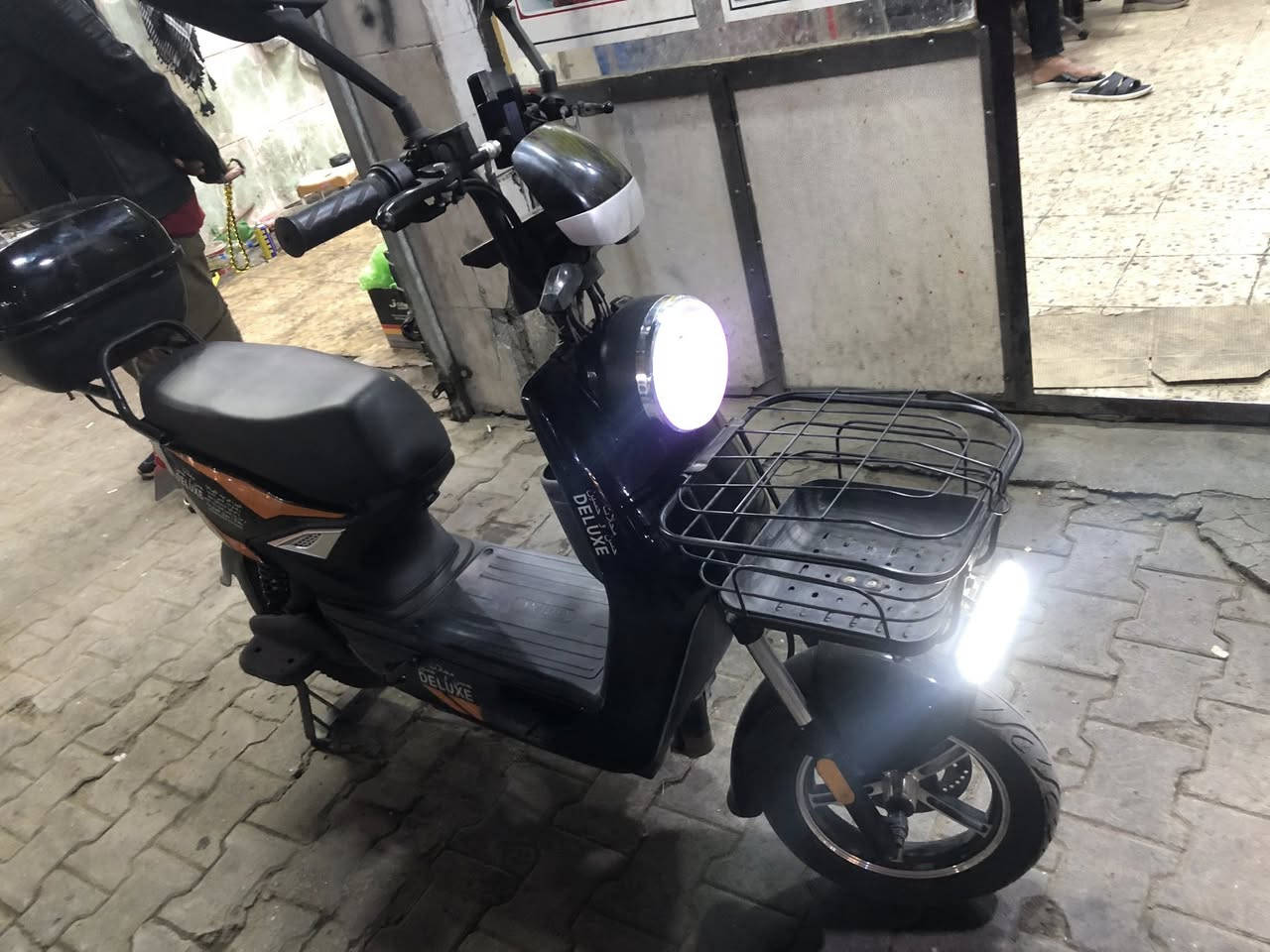 شحن حجم 17 5 بطاريات ملف ١٢٠٠ سرعه ٨٠ 
صارلهى شهر من اخذنها بعدهى جديده لوك شخط مابيهى شرط ع فحص سعر ٣٥٠ الف بيهى مجال استفسار اكثر اتصال ☎️ ***********
