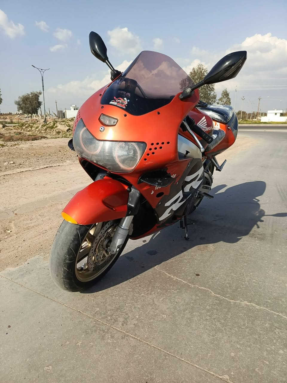 سلام عليكم اخوان دراجه للبيع 919 CBRمكينه مفتوح بطناش شرط اول ثاني ثالث تراي وين ميعجبك تطلع مكاني كركوك سعر 15 بيهه مجال للشراي. ***********
