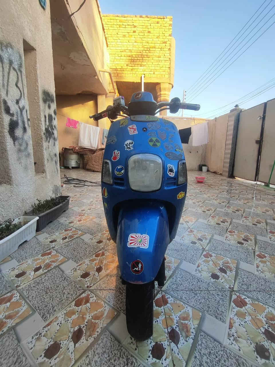 السلام عليكم دراجه بوليس للبيع مختمه كله ختم واحد ويه المكينه كلشي شغال سلف هندر  حته وصل الرمبه موجود السعر 600وبيه مجال *********** الدراجه احله من صوره..
