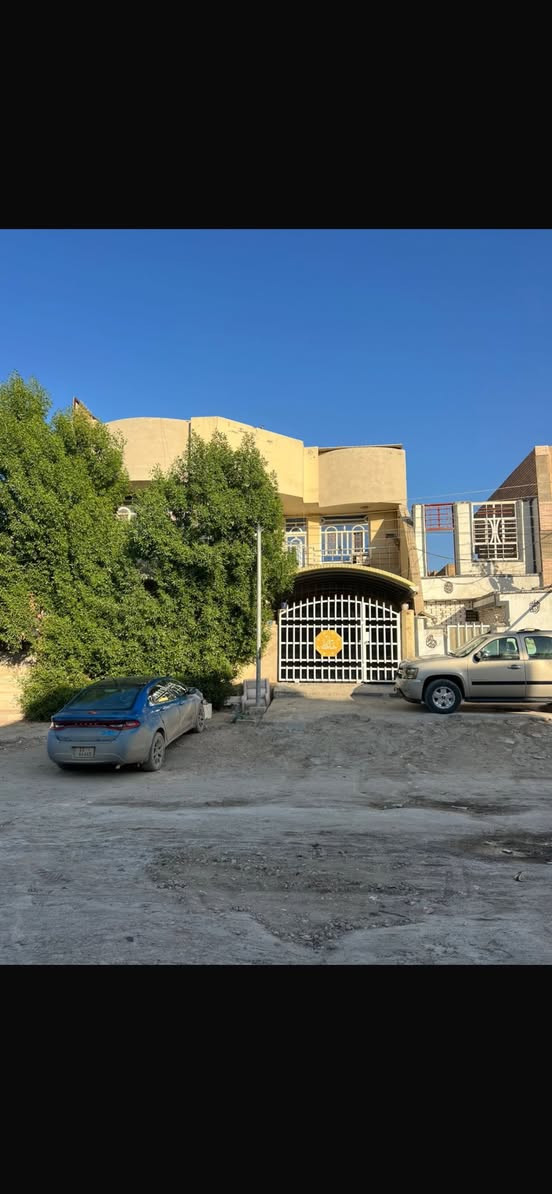 يالله 
سلام عليكم 
دار لبيع 
(طابرو صرف )👌

مساحة 180🏠

بناء حديث 2017

يبعد عن شارع العام 50متر  يبعد عن الجمعيه 500متر
📍

بناء طابقين طابق الثاني يحتوي عل 3غرف نوم + كليدور +مجمع صحيات 

الطابق الرضي يحتوي عل مطبخ +استقبال + كليدور +غرفت نوم +مجمع صحيات 
+منوار  و ترك خلف البيت

البيت يحتوي عل (4) غرف نوم 🛌 

📞للاستفسار رقم الهاتف 
*********** وتساب 🤙📱
عنوان شارع الحسنيه شارع 60
