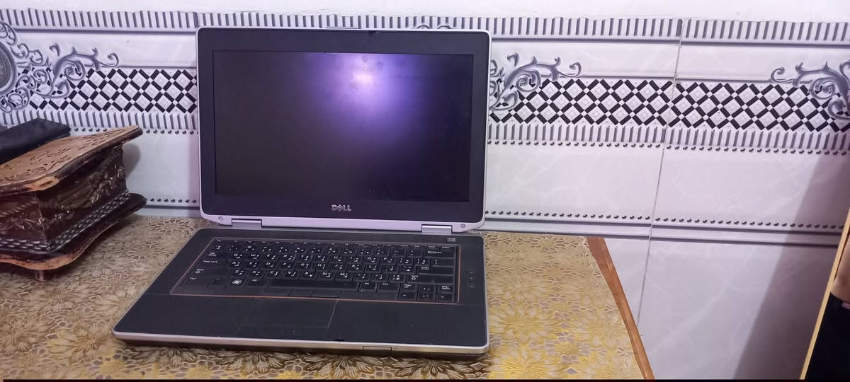 عندي لاب توب ( دل ) جديده للبيع  مع ملحقاته كامله جنطة باد ماوس رقمي واتساب ***********
