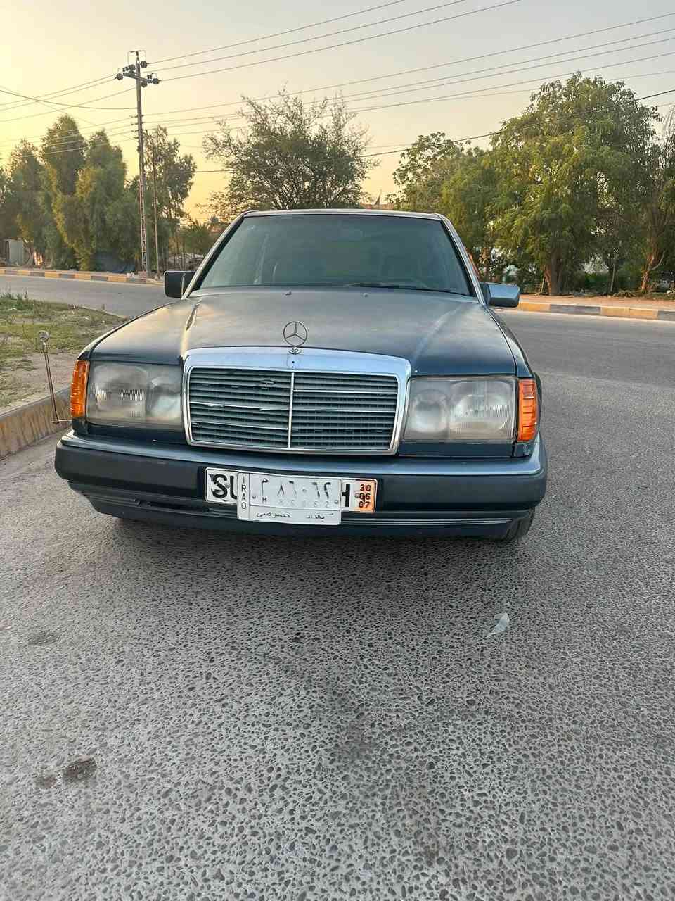 السلام عليكم ورحمة الله وبركاته 
بيع مستعجل 
مرسيدس Mercedes Benz W_124
موديل 1991 
مكينه بلاديه 300عنكبوت  مكينه بيه ضعف
كير كفاله جديد 
ماشيه 180 قابل للزياده 
رقم بغداد بسمي 
حداديه حلوه 
وكهربائيات كله شغاله
غرفه جلد جديده 
تبريد شغال
بدون حادث 
بدون خياسات 
سياره جاهزه بل عافيه ع ياخذه 
السعر 41 قفل 
العنوان كربلاء 
 ‭***********
