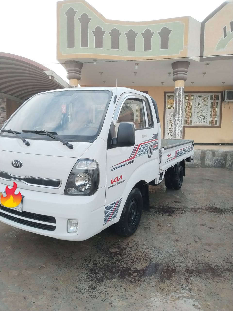 السلام وعليكم كيه البيع موديل 2017 رقم واسط سياره جديد تحويل مباشر محرك لا تنقيص وله تبخير كير شاصي اكسن مكفوله الرقم ***********
