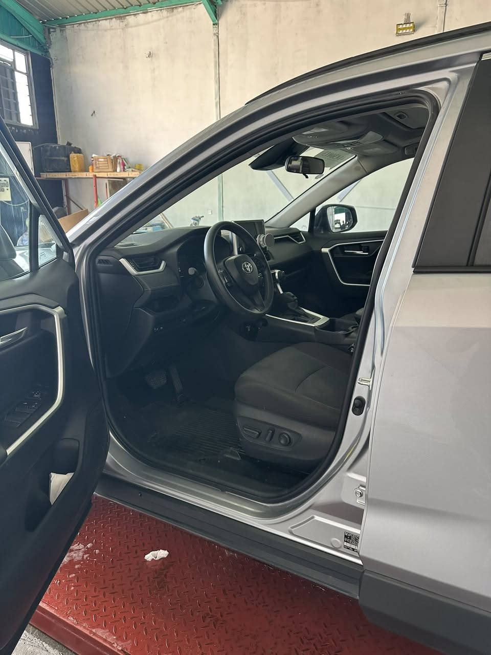 Rav4 -2024-XLE
وارد امريكي بحالة جداً نضيفة
ماشية ٢١ الف كيلو 
حادث جاملغ امامي ايسر موضح بلصورة 
مراوس و بيع 
***********
