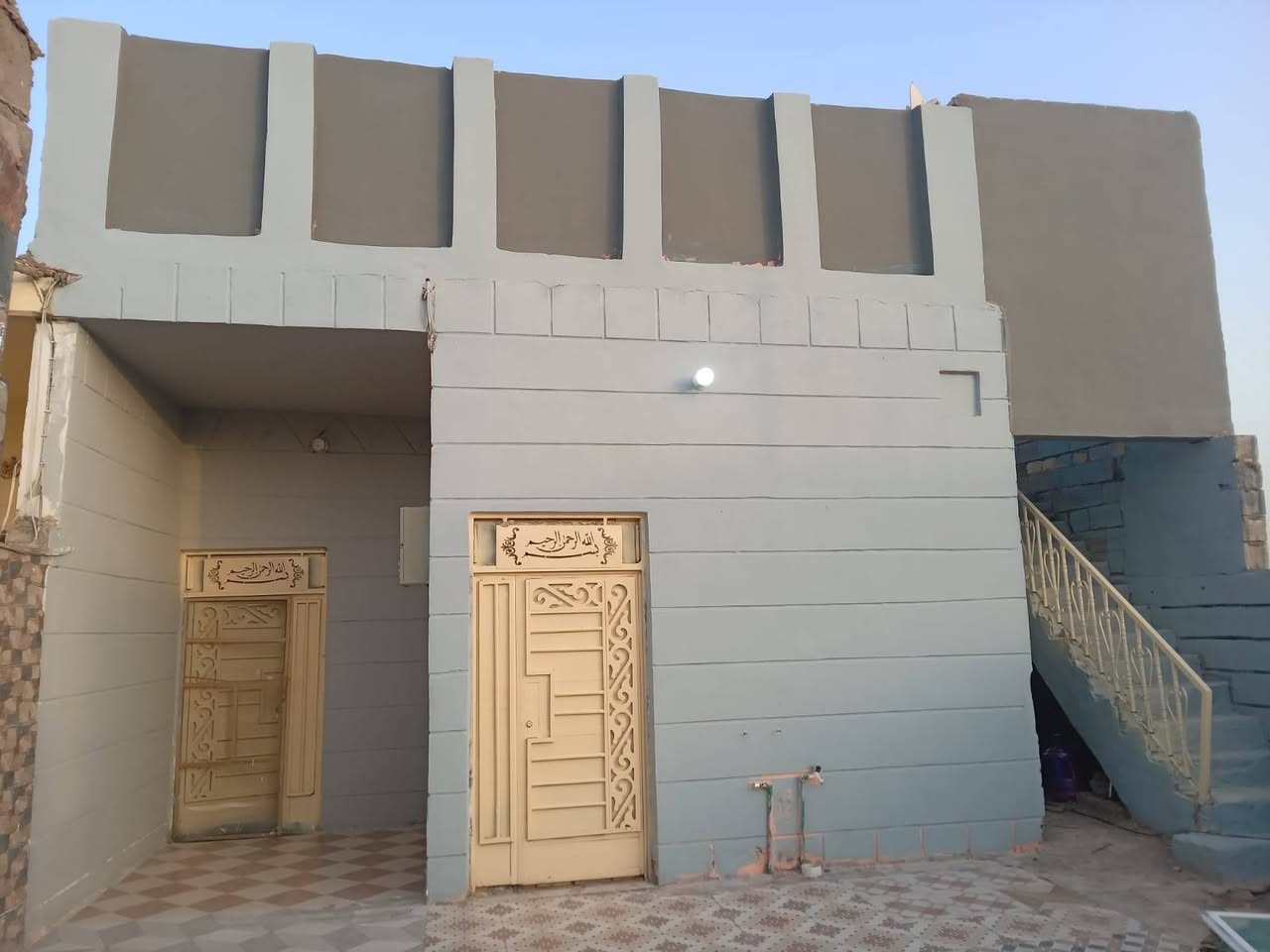 السلام عليكم بيت للبيع
المكان حي المنصور المساحه
200 متر
يتكول من غرفتين الغرفه الاولي 6×4 والثانيه 3×3 وهول 6×4 بيت مرتب وجاهز
للستفسار ***********
