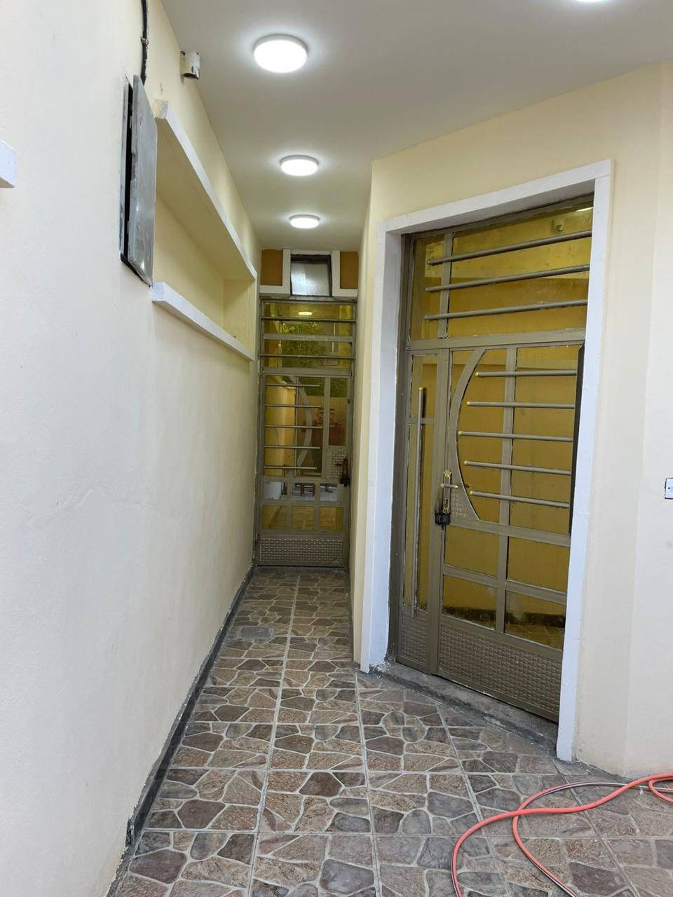 للبيع 100متر 
طابقين جزء الثاني 
قرب جامع المدينة المنورة 
التحرير الحولي زراعي
 مكتب الإعمار ***********
