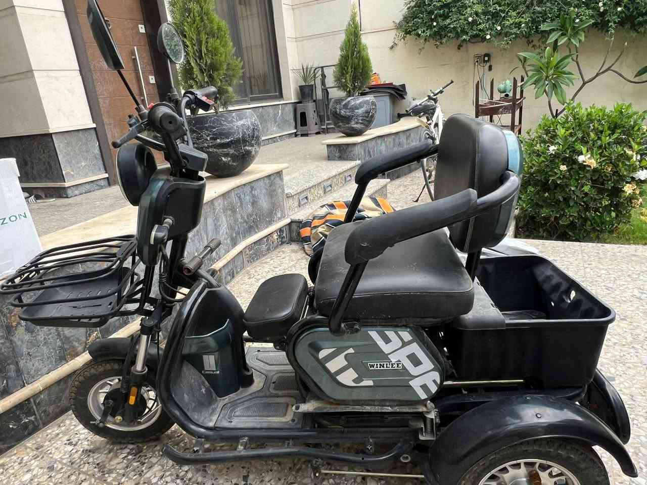 السلام عليكم
دراجه وينلي شحن اخت الجديده
تتميز ب3 تايرات
 ب3 مقاعد
5 بطاريات
محرك 800w
تمشي بحدود 30 كيلو
سرعتهه 40 كيلو
تحكم 3 سرع
بريك امامي وخلفي
بيهه مساحه للتخزين
بريك للطوارئ
دبل امامي وخلفي


**إذا كنت صاحب هذا الإعلان وتريد حذفه لأي سبب، رجاءا أرسل رسالة إلى الدعم الفني**