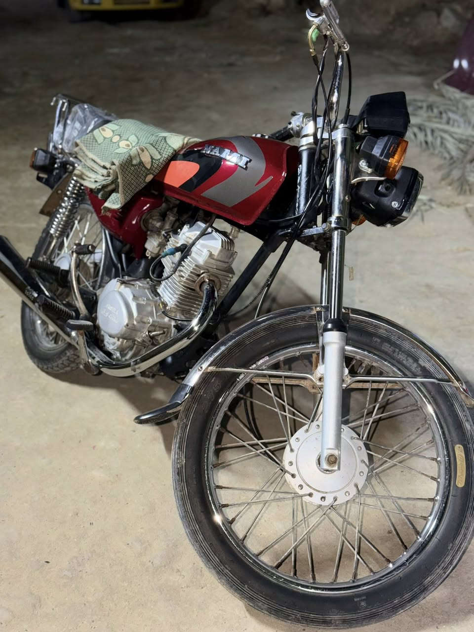 السلام عليكم. اربعه كير للبيع مديل 15شلامجه أوراق أصوليه. الدراجه تعمير جديد. حلو او نضيفه ماناقصه برغي.  العنوان كربلاء قنطرت السلام. لاستفسار عله الرقم ***********
