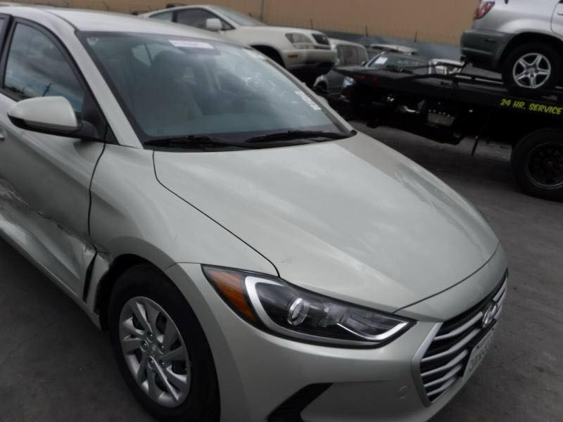 سلام عليكم من رخصت لادمن المحترم هونداي النترا 2017ماشيه 31شرط الفحص باسمي عل وضع شركه حادذها موضح بالصور عده هاي طخه مكفوله مكان سياره بغداد سعر 145بس شراي يتصل ممتواجع عل فيس ***********
