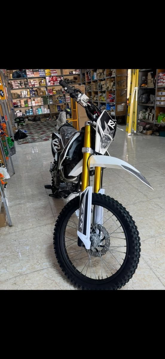 راجة crx محرك 300cc دراجة شلعة تشك لكاع  جديدة صارله يومين من شديته جديدة بصندوك اوراق كاملة مامرقم لمكان بغداد العبيدي شارع جامع دراجة خير من الله رقم تواصل *********** سعر  مليون وثمنمية وخمسين دراجة ضخمة تخبل سبب لبيع طالب مدرسة
