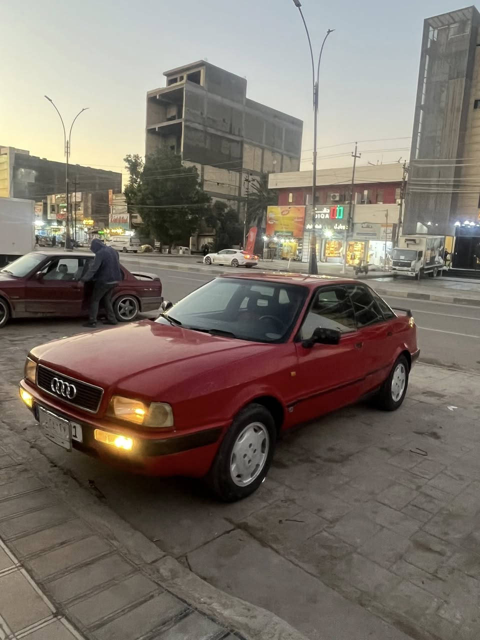 السلام عليكم 
اودي موديل ١٩٩٢
سيارة كلش نضيفة 
رقم بغداد تحويل ثاني يوم
محرك ٢٠٠٠ دوش كير عادي 
تبريد 
صور كدامكم
تخم تاير 
صدر امامي خلفي جديد 
كهربائيات شغالة كلهة 
السعر ٣٦بيهة مجال بسيط كلش 
عنواني بغداد البياع 
***********
