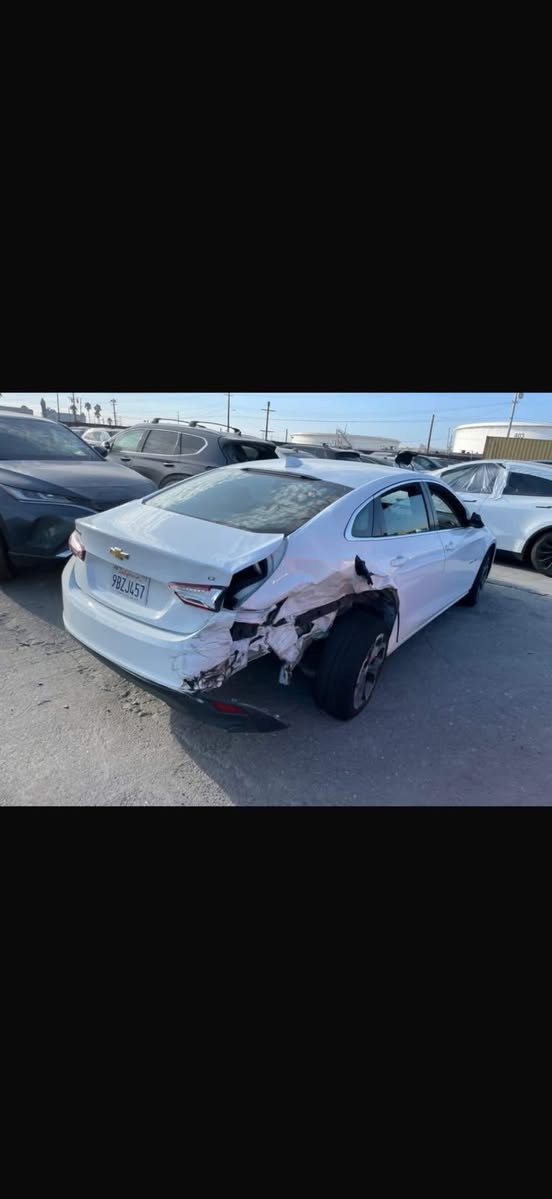 السلام عليكم
شيوفرليت ماليبو 2022  (بيع ومراوس )

ماشية ٨٠  الف  كيلو 

مواصفاتها معروفه

 بصمه

توقف  ذاتي

لد امامي

لد خلفي

شاشه ايباد

كامرة دواره

تحكم ستيرن جهتين

شاشة عرض اعطال

صندوك بصمه

هندبريك بالرجل حادث امريكا موضح بالصورة

رقم بغداد  

مكان السيارة بغداد الدورة

السعر 
و بيها مجال128 
رقم للاتصال
 ***********
