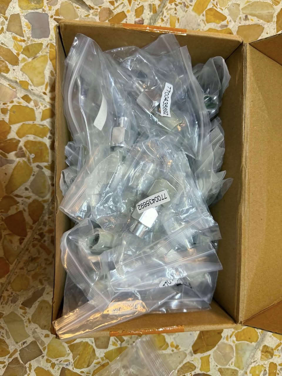 ثلاثين قطعة حساس مال دهن معرف مال هيدروليك سيارة رينو يرهم على السيارات ادناه Renault Clio, Kangoo, Laguna, Megane, Scenic, and Dacia Duster or Logan.
المهتم خلي سعرك وبل عافية متوفر توصيل


**إذا كنت صاحب هذا الإعلان وتريد حذفه لأي سبب، رجاءا أرسل رسالة إلى الدعم الفني**