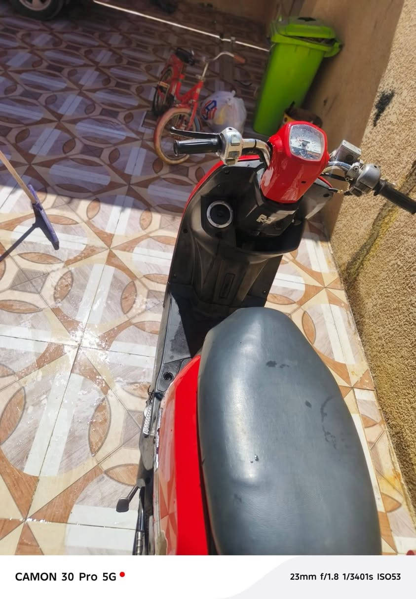 بوليسي للبيع مبدل بس ولفات مكينه ناعمه مستعجل عله بيعتها والشراي يجي خاص مكاني بصره  أبو الخصيب حمدان رقم الهاتف***********
