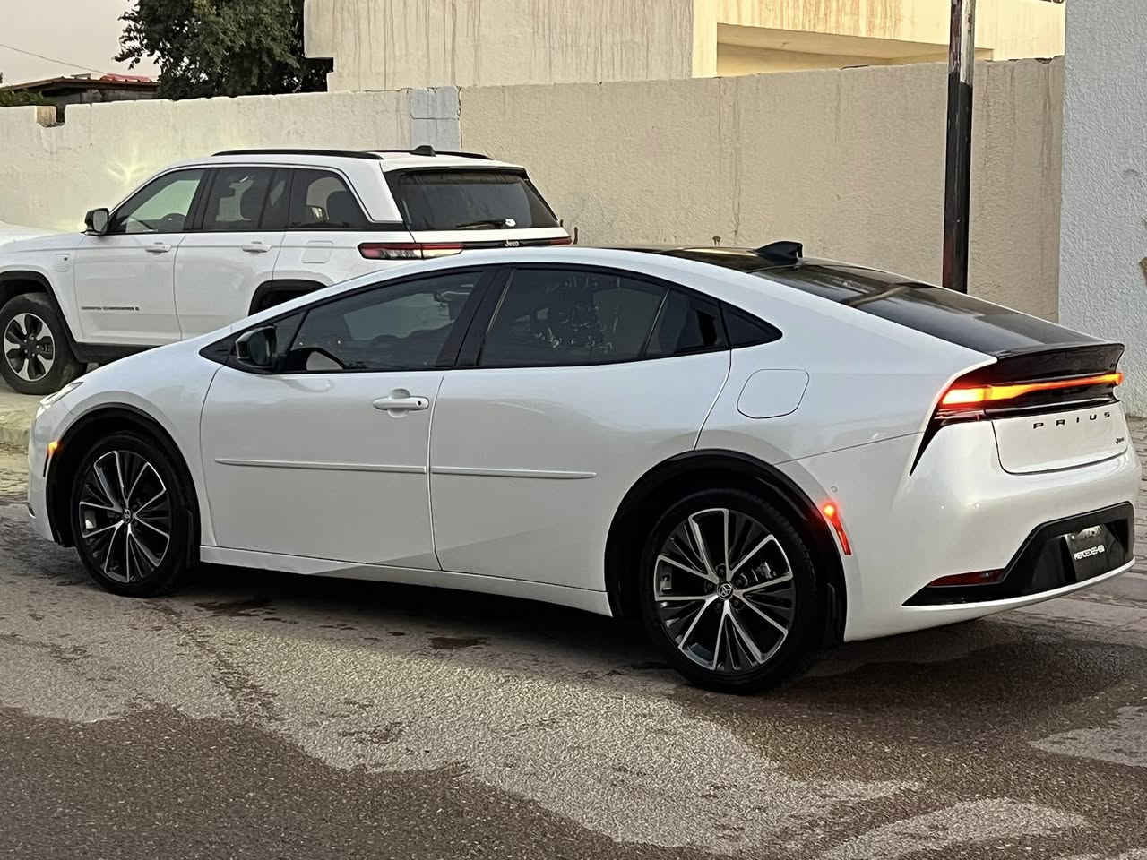 السلام عليكم
بريوس 2024هايبرد 
للبيع ا
ماشية 11  ميل زيرو 
المواصفات lemted فول واحد على واحد
المواصفات :
بانوراما
اوتو بارك
مراية خلفية شاشة
كشنات تدفئه و تبريد 
بصمه تشغيل 
نقطة عمياء  
٥ كامرات محيطيه
فتحة سقف ثنين 
رادار امامي و خلفي 
تحكمات ستيرن 
حساسات اماميه و خلفيه 
كشنات خزن 
كشنات خلفيه تدفئه 
داخل جلد 
لد من الداخل متغير الالوان بلادي 
سياقه ذاتيه 
شاشه جبيره 
 
الضرر:بدون صبغ السياره
صور الضرر مرفقه مع الصور 

مكان السيارة - بغداد  -العامرية

السعر 200$
 
للأتصال 
***********
***********
