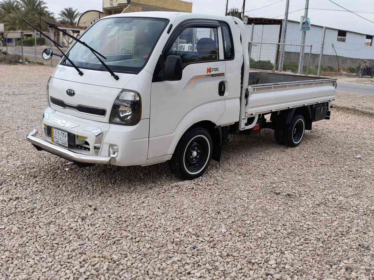 سلام عليكم كيه موديل ١٣ رقم قادسيه سنويه صاقطه سنتين راعيه متوفي بيه قاصر واحد بعدلي سنتين وتفك سياره جديده تخم تاير صدر جديد سعر ٨٥ وبيه مجال حك جيه مكفوله من ضربه وصبغ عده برد قليل ***********
