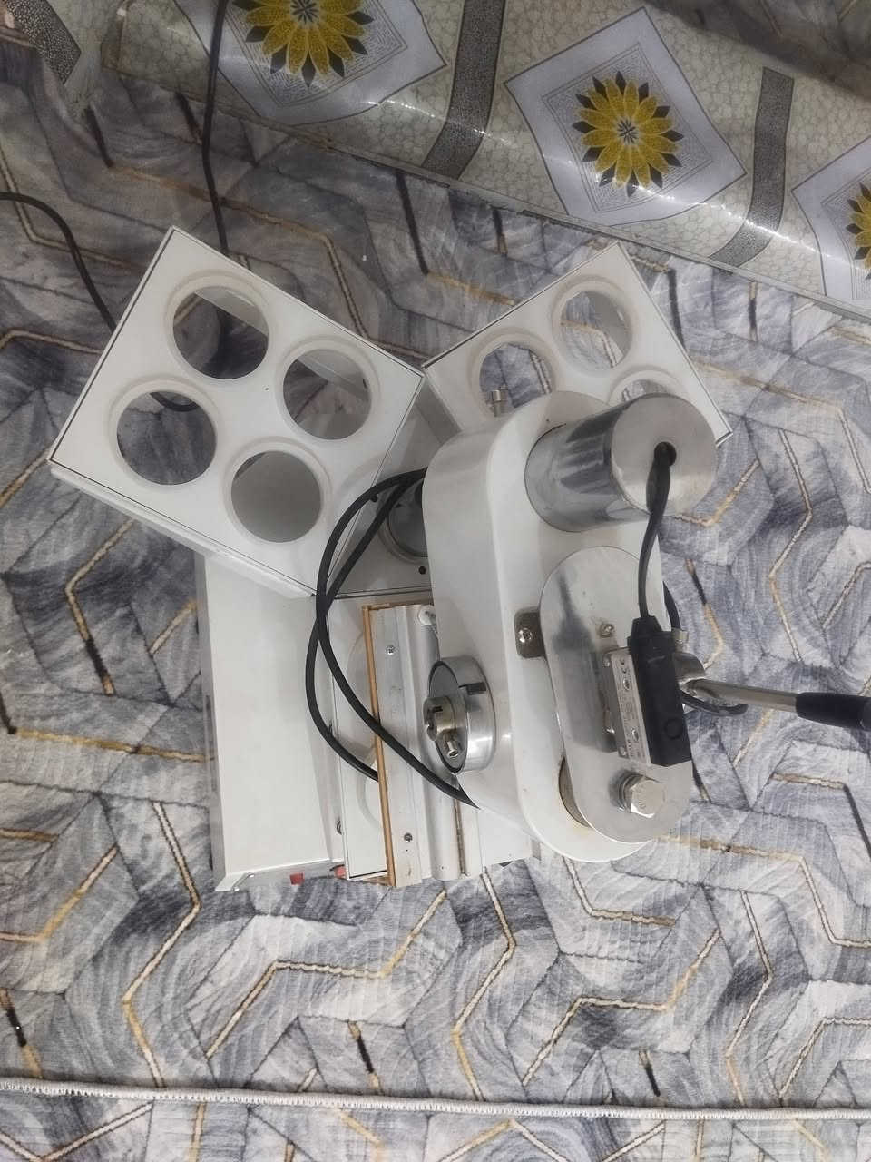 السلام عليكم 

مكينه راشي نظيفه جدا 
مكبس تمر نظيف جدا

***********8
***********
