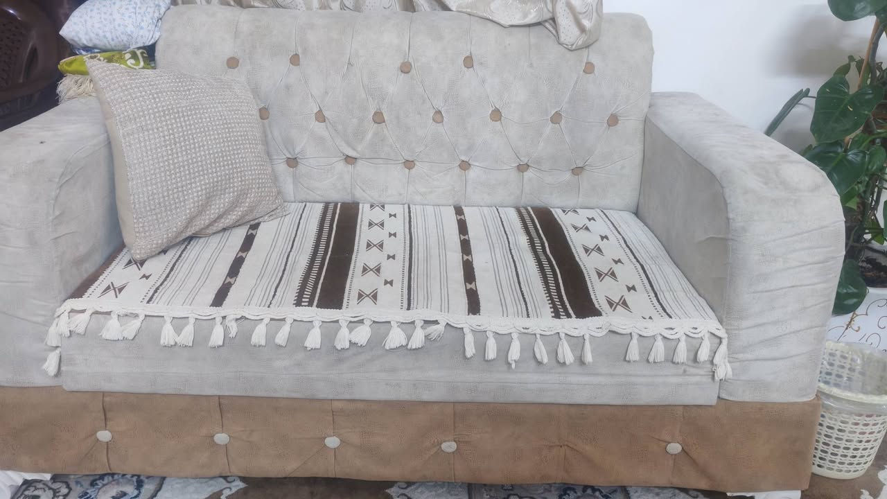 تخم قنفه للبيع قطعتين قفنه كبيره وثلاث قطع صقيره وقطعه واحده وسط سعرها 400 الف وبيها مجال مكاني كركوك وللتواصل ***********
