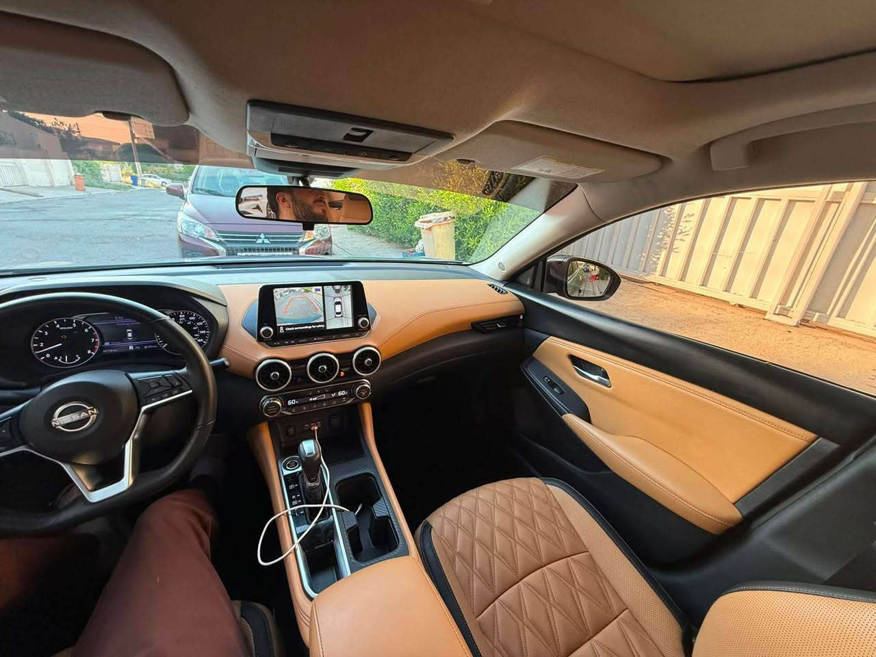 NISSAN SINTRA 2024 
 نيسان سينترا 2024 🔥 
سياره CV بلص يعني فول  مواصفات 🔥
لون سمنتي مميز 🩶
داخل لون مميز مشمي 🧡 
.سياره بدون ارباك ✅
كير مكينه كهربائيات كله شرط ✅ 
سياره ماشيه 38 الف فقط سياره جديده كلششش ✅

مواصفات السياره : 
سلايت .
كشنات تدفئه 🔥
5 كامرات محيطيه 🎥
حساسات جانبيه .
رادار امامي .
نقط عمياء جانبيه .
نضام بانزين ECO 🔋 
وبيها بعد مواصفات ✅
..
وحادثها حلو بس الدعاميه الاماميه بدون داخل ابداا ✅
وجاملغ عكس السايق فقط ✅
سياره مكانها اربيل  📍 
رقم التلفون بي واتساب : 
*********** أربيل, العراق
