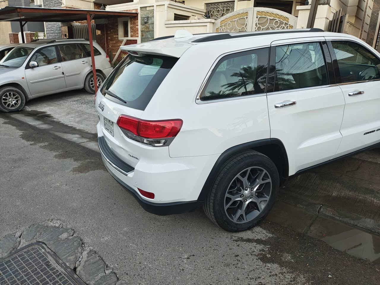 جيب كراند شيروكي لمتدد بلس 2019 خليجي مكفوله كفاله عامه من الصبغ و التبديل رقم بغداد
الدعاميات مكفولة
بيها بارد صغير متفرق ميتجاوز 10 سم تسوي سونار بيها  اكيد وتشوف بعينك 
فول مواصفات

مكينه 6 سلندر 3600

تشغيل عن بعد

نظام auto start stop اطفاء عند التوقف

حساس امامي خلفي بنوراما

نظام Rear Park Sense Braking Assist

توقف اوتوماتيكي عند الرجوع للخلف )

نقاط عمياء
3 شاشات

كراسي كهرباء تدفئه + تبريد + ذاكرة

تدفئه ستيرن

شاشه كبيره

شفتات ستيرن

صندوق كهرباء

زراك لايت

فور ويل ماوس 
تحديد نوع القيادة رادار جانبي + نقطة عمياء 
مري شفط مع هيتر 
لايتات عدسة لد مبدلها ب500 دولار تسوي الليل نهار  موجودة بغداد حي الخضراء 
والسعر 29.500 دولار 
***********
***********
***********
