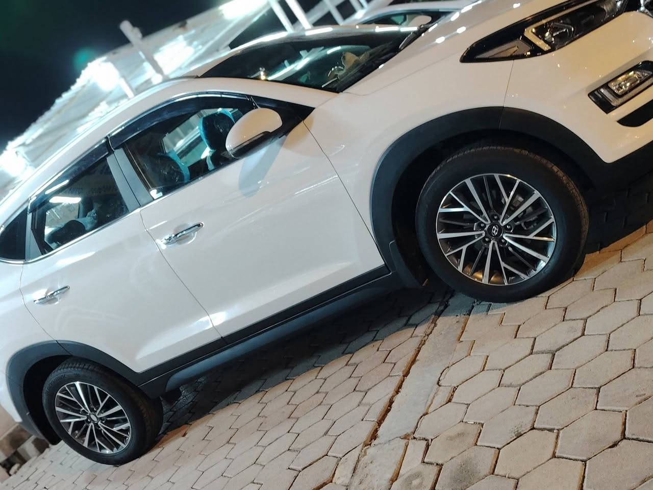 سلام عليكم 
توسان موديل 2019 
خليجي 
بصمه
 سايد بريك بالرجل 
بيهه صبغ بنيد فقط
ماشيه 203 الف

مكان السياره الرمادي شارع المعارض معرض مزايا

السعر 175 وبيها مجال 
للاستفسار 
***********
